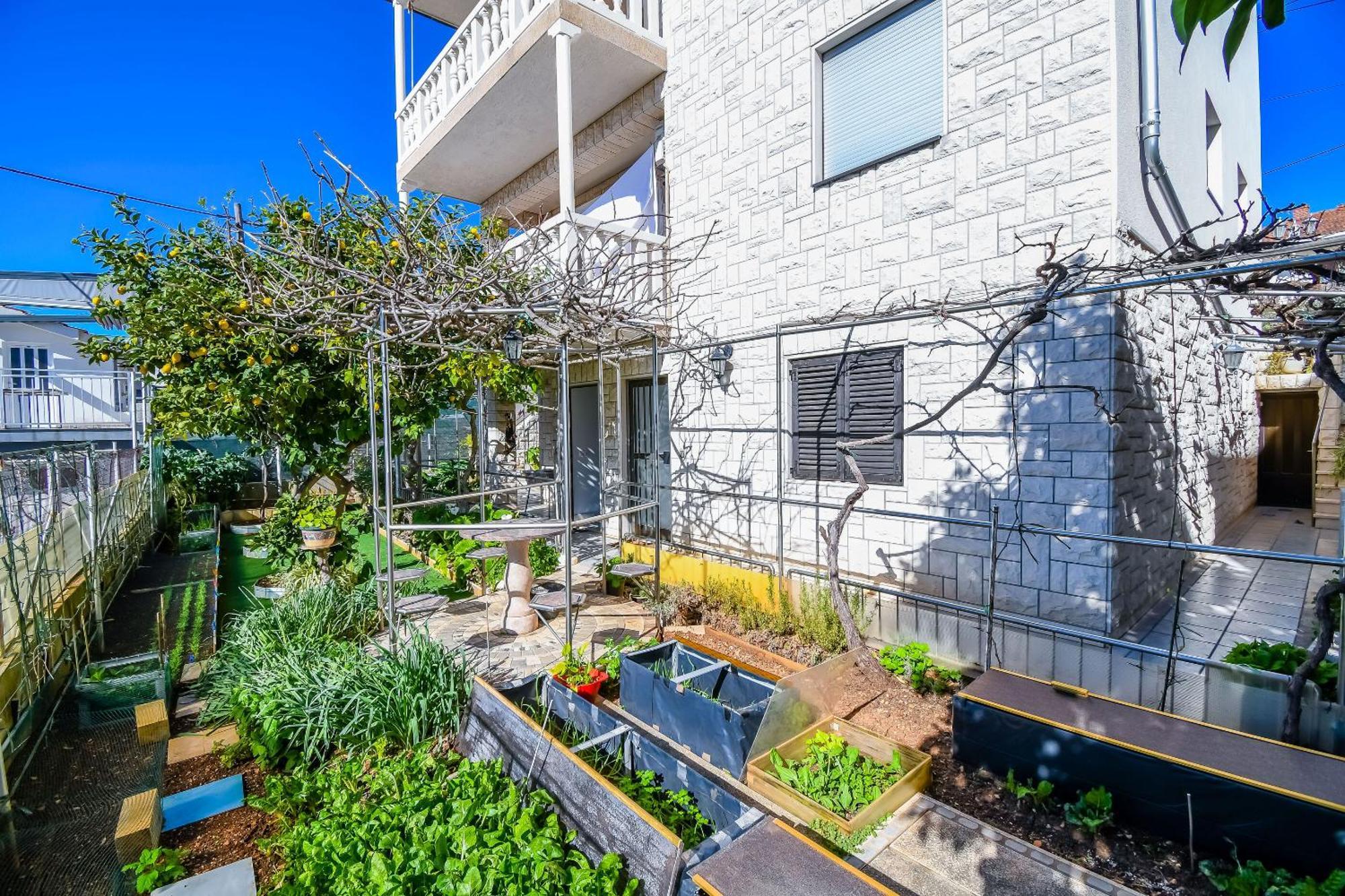 Apartments Anna โตรกีร์ ภายนอก รูปภาพ